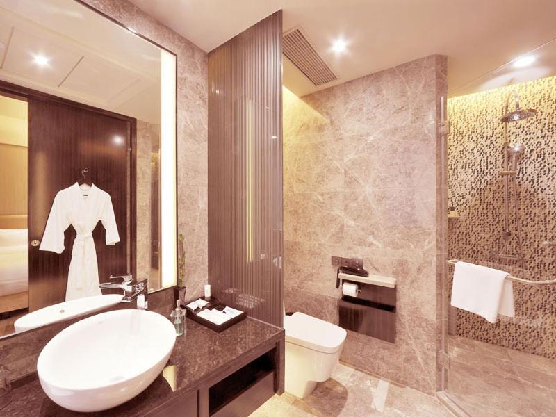 Royal Suites & Towers Wuhan Room photo
