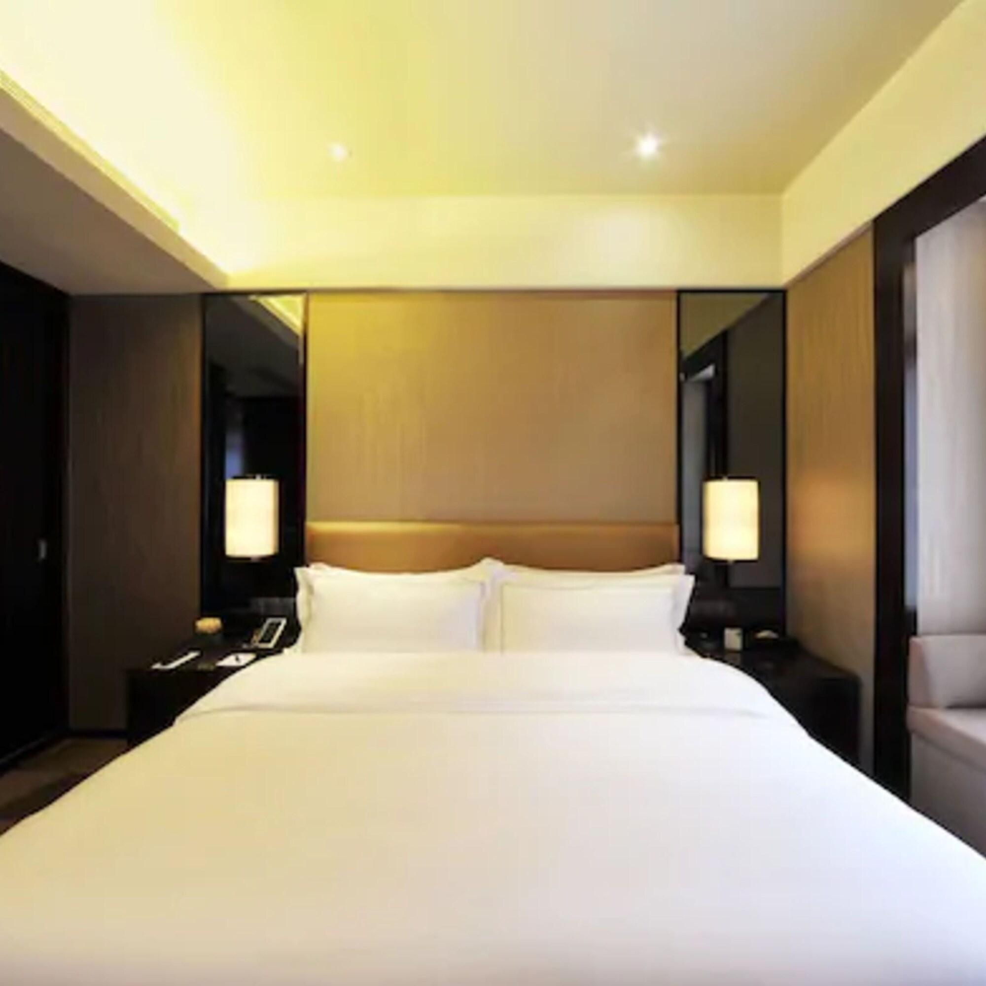 Royal Suites & Towers Wuhan Exterior photo