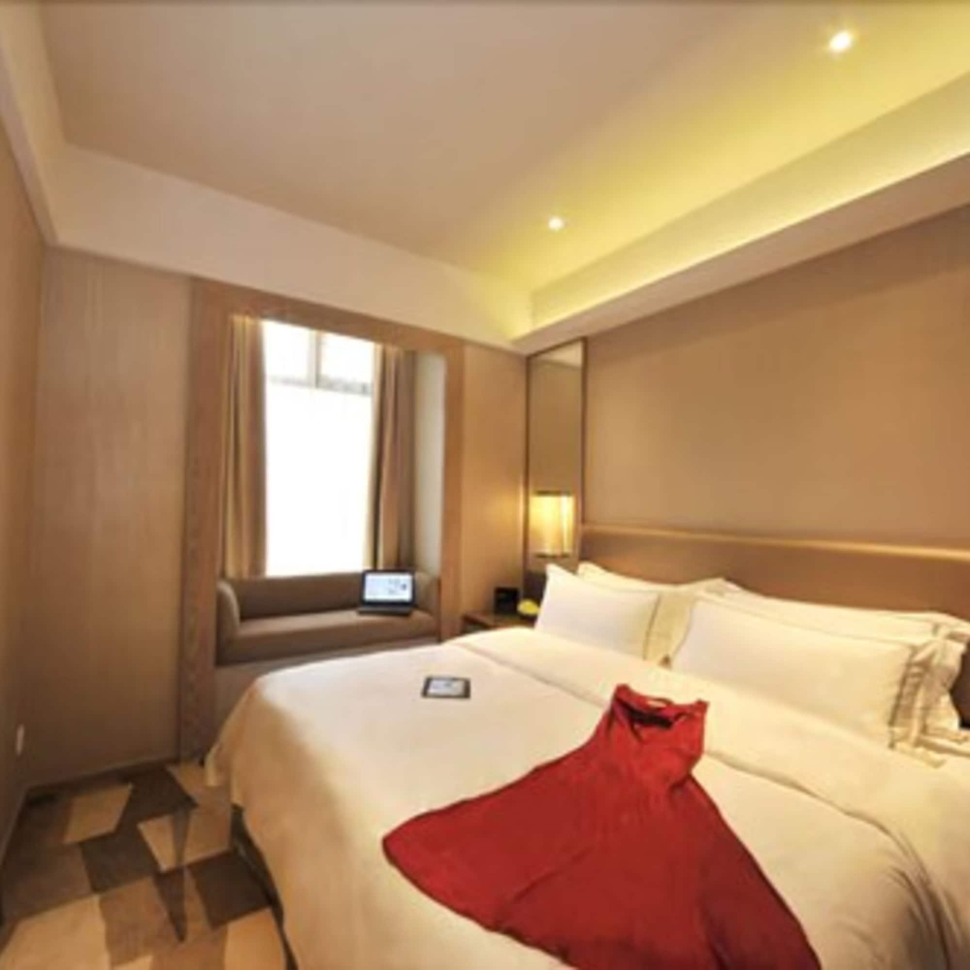 Royal Suites & Towers Wuhan Exterior photo