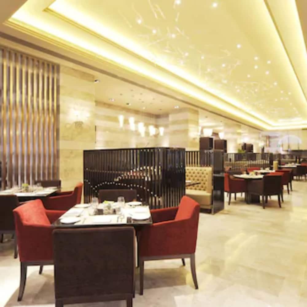 Royal Suites & Towers Wuhan Exterior photo