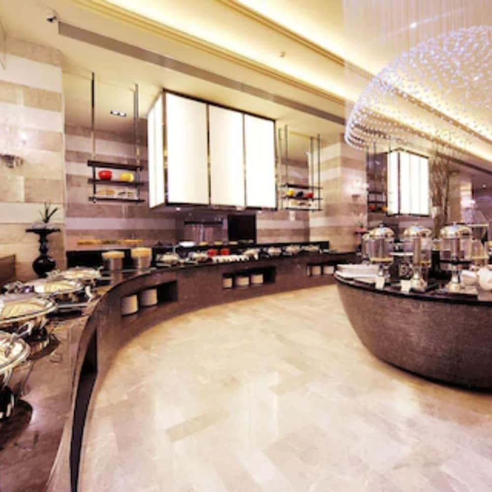 Royal Suites & Towers Wuhan Exterior photo