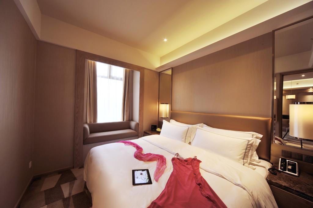 Royal Suites & Towers Wuhan Room photo