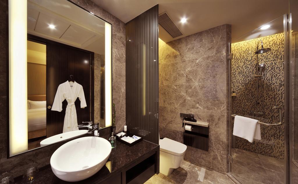Royal Suites & Towers Wuhan Room photo