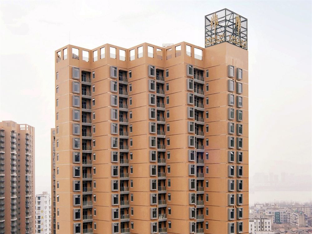 Royal Suites & Towers Wuhan Exterior photo