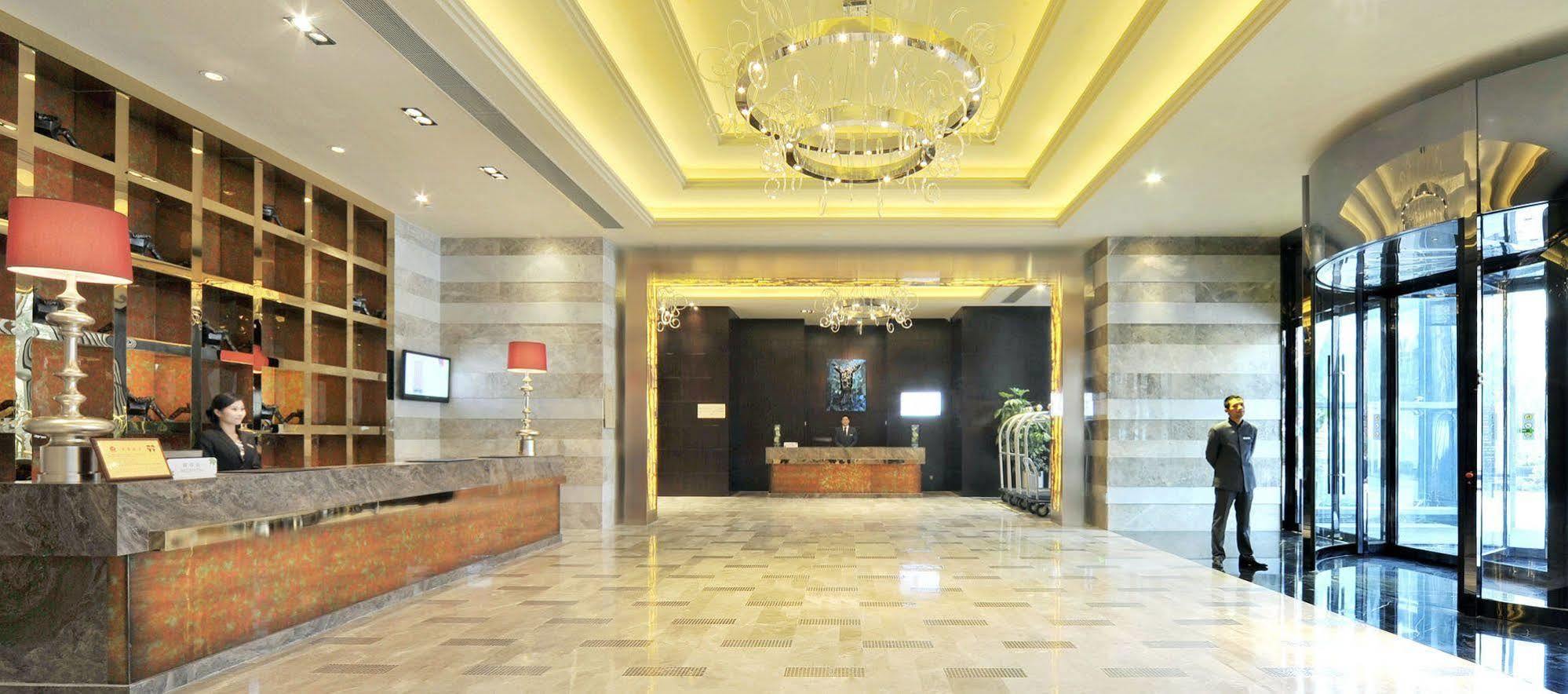 Royal Suites & Towers Wuhan Exterior photo