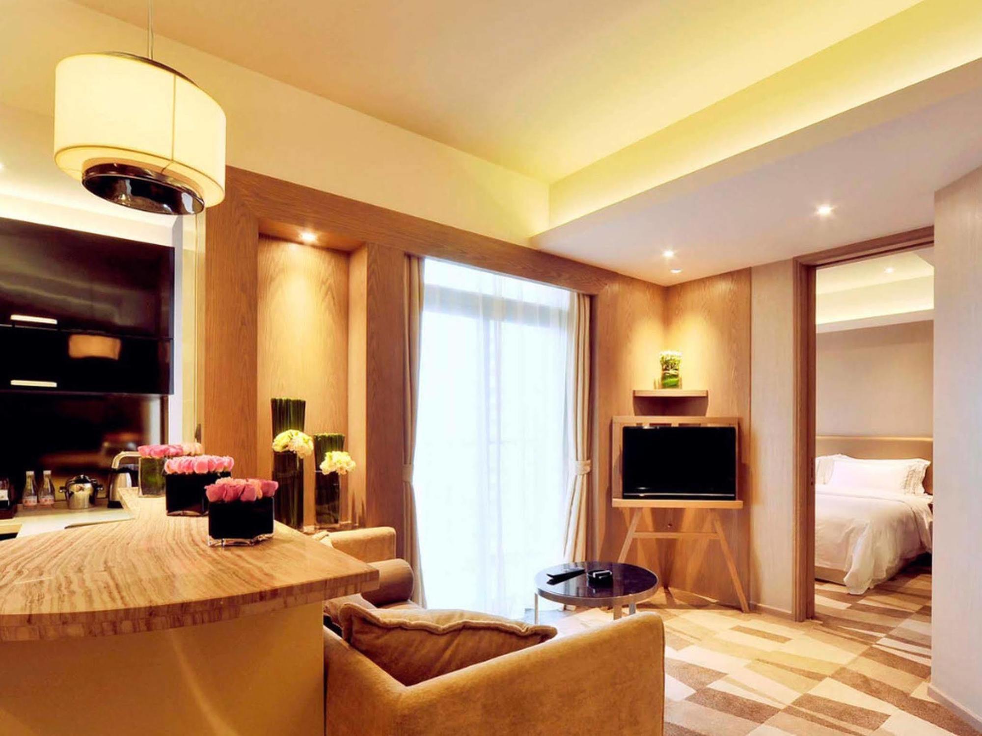 Royal Suites & Towers Wuhan Exterior photo
