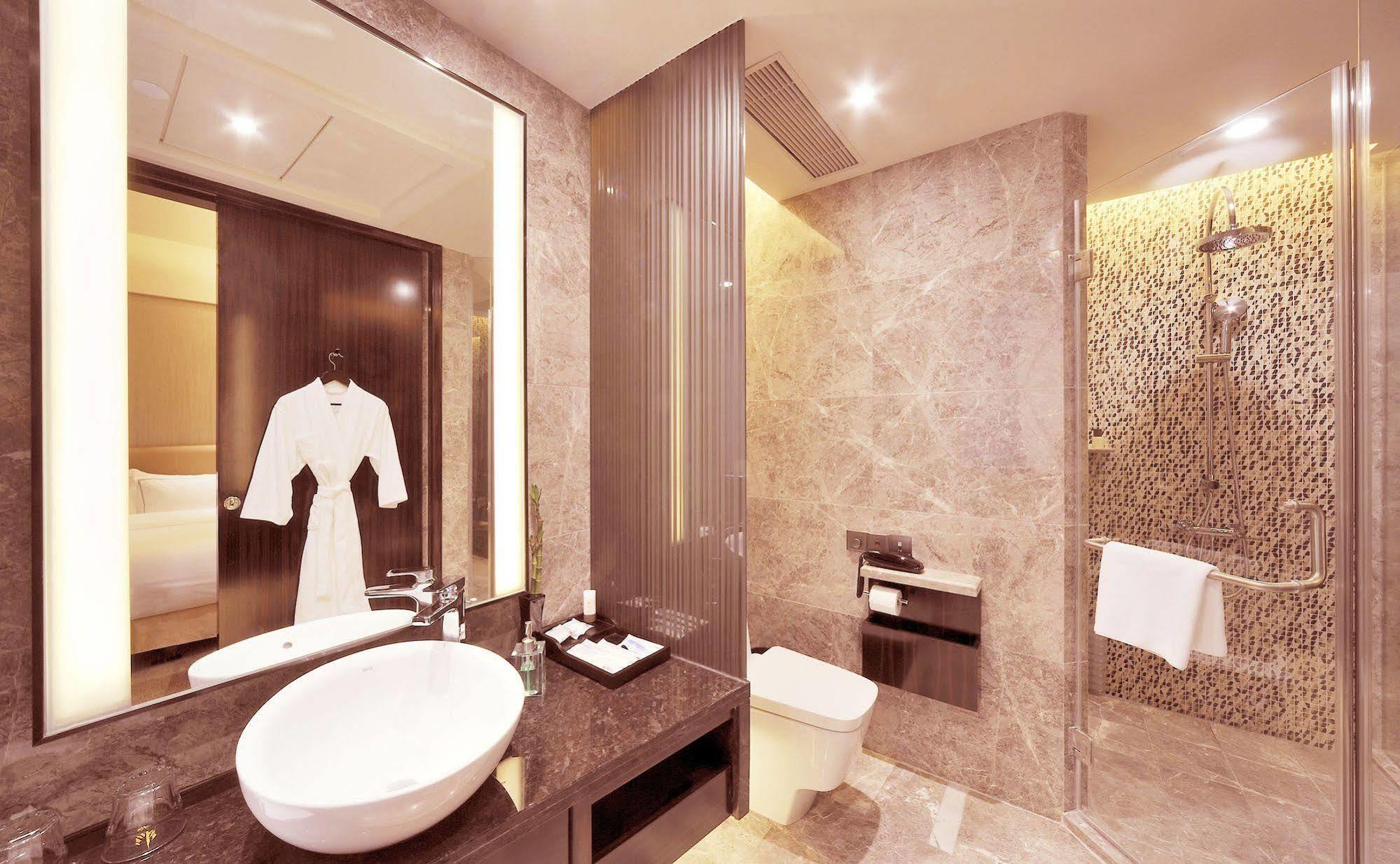 Royal Suites & Towers Wuhan Exterior photo