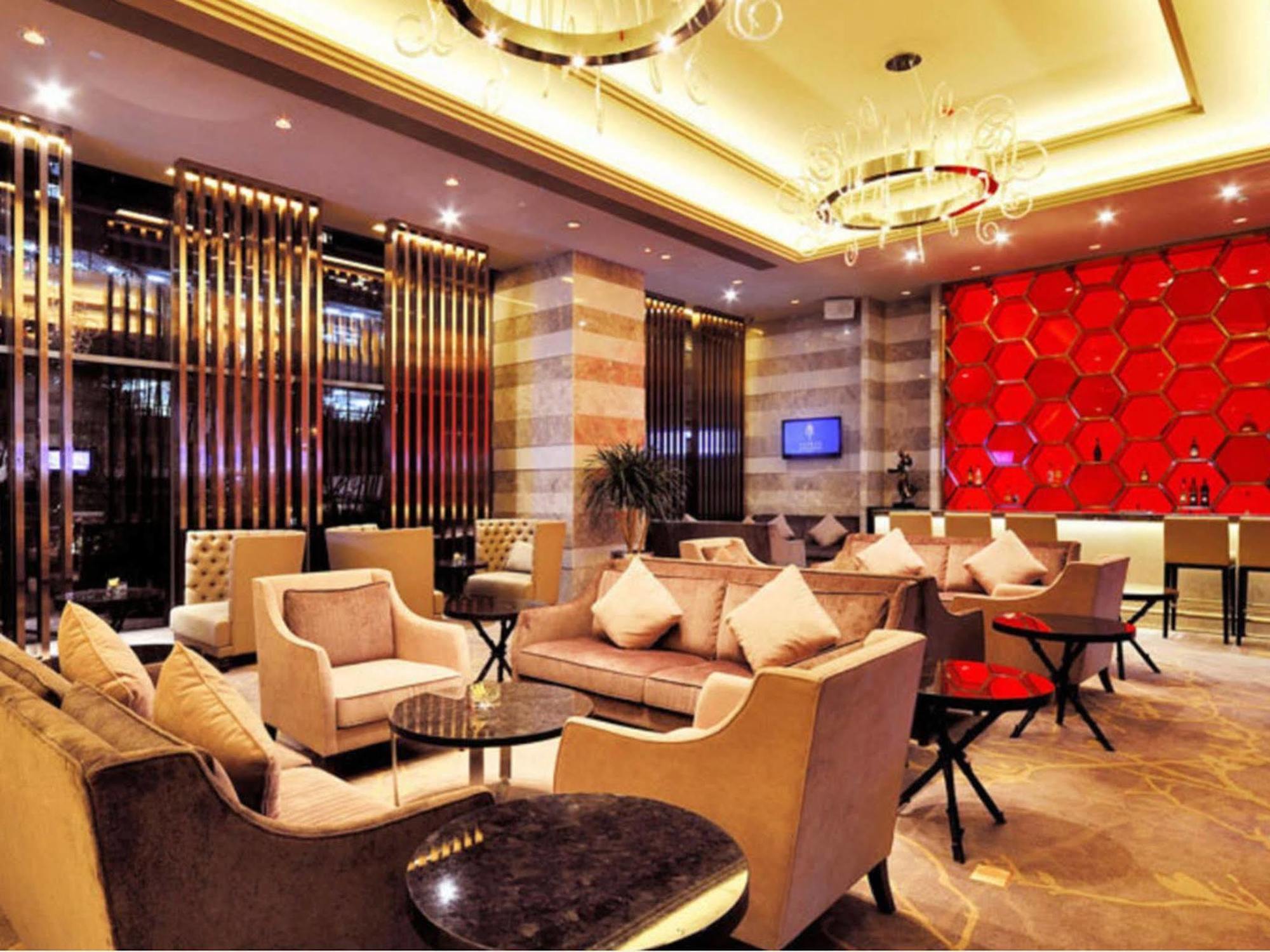 Royal Suites & Towers Wuhan Exterior photo